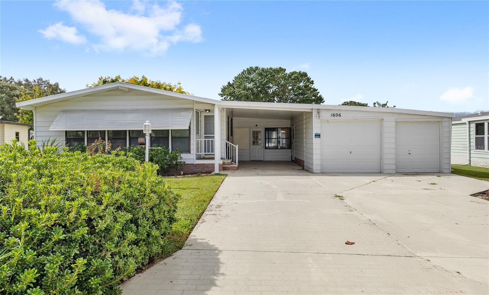 LADY LAKE ORANGE BLOSSOM GARDENS UNIT 09 - Residential