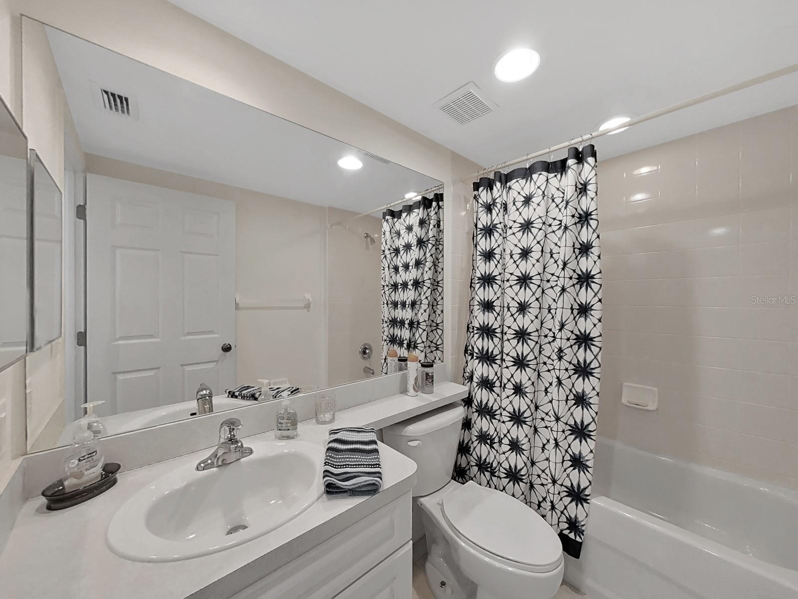 COUNTRY CLUB CONDO AT EAST BAY - Residential Lease