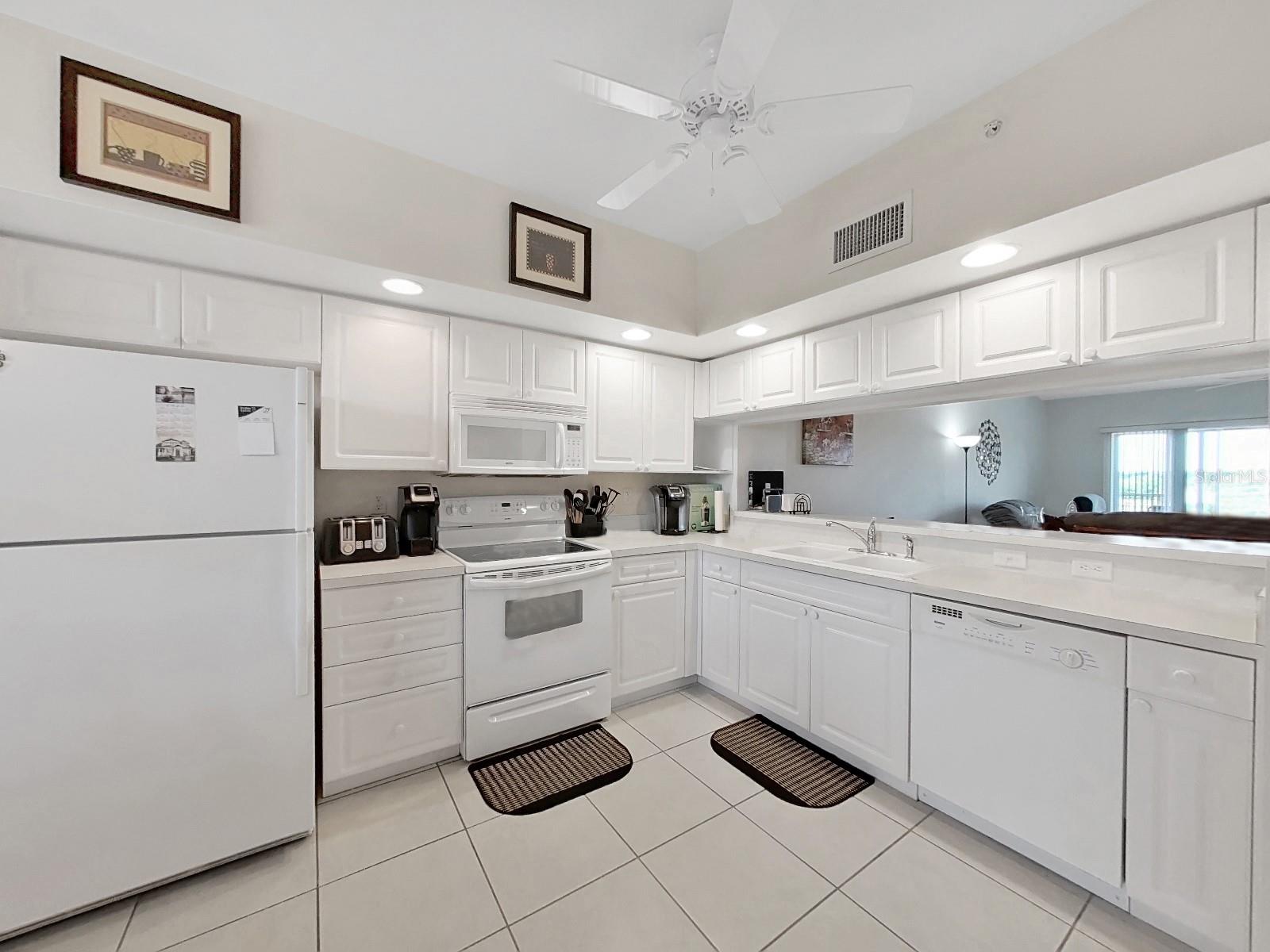 COUNTRY CLUB CONDO AT EAST BAY - Residential Lease