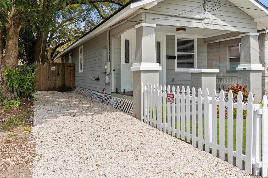 Photo of 2410 E Columbus Drive, Tampa, FL 33605 (MLS # TB8543849)