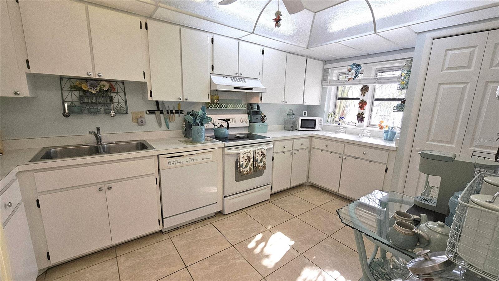 RIVERHOUSE - Residential Lease