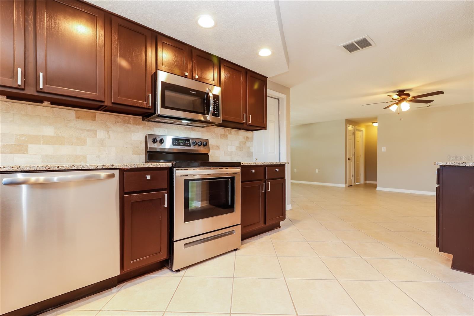 HOLIDAY LAKE ESTATES - Residential Lease