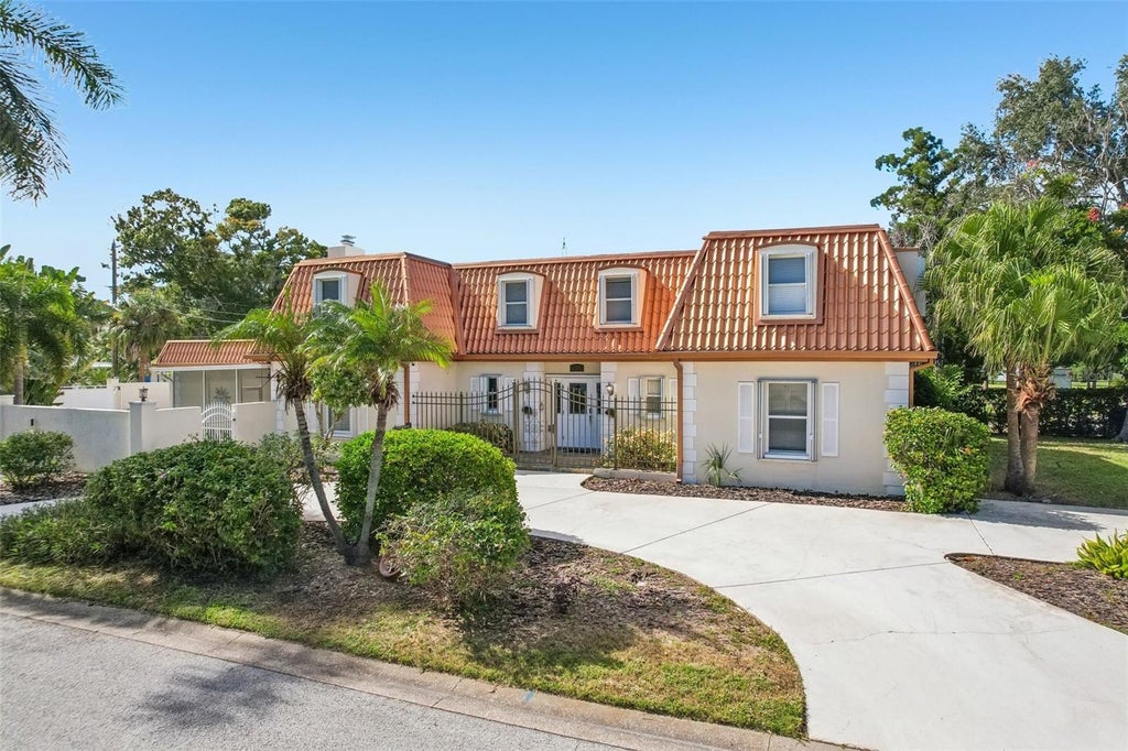 Photo of 7100 Park Street S, St Petersburg, FL 33707 (MLS # TB8559827)