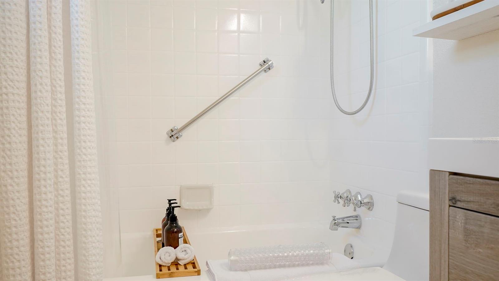 PASADENA ESTATES - Residential Lease