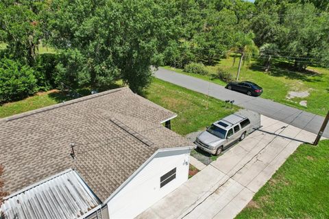 A home in LAKELAND