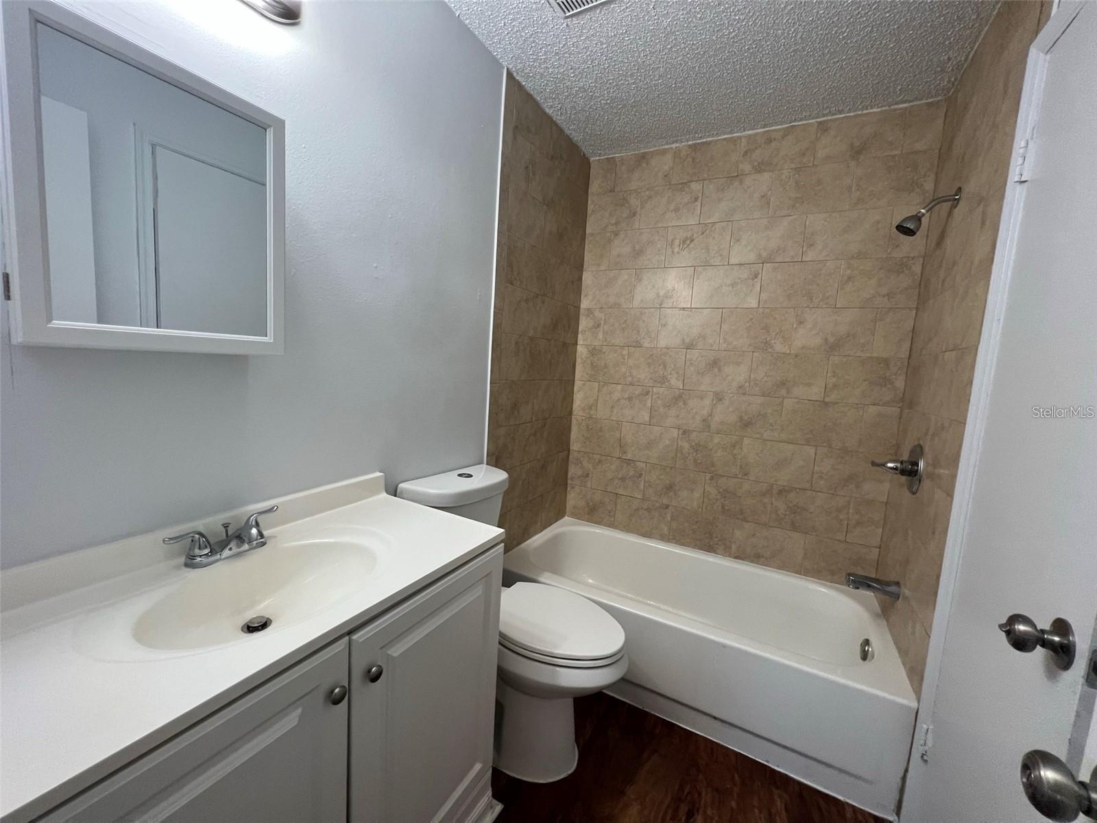 BLOOMINGDALE VILLAS UNIT 1 - Residential Lease