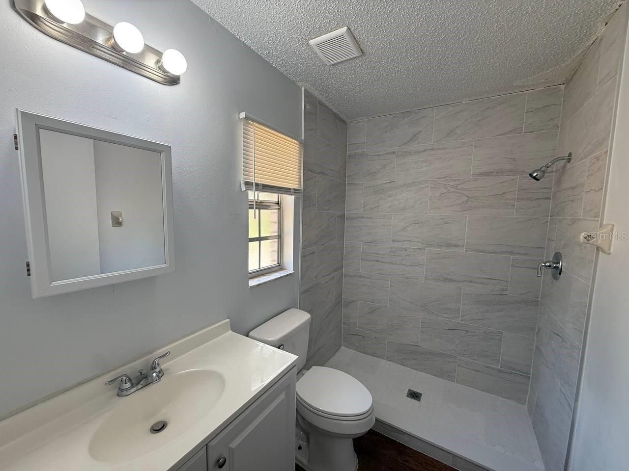 BLOOMINGDALE VILLAS UNIT 1 - Residential Lease