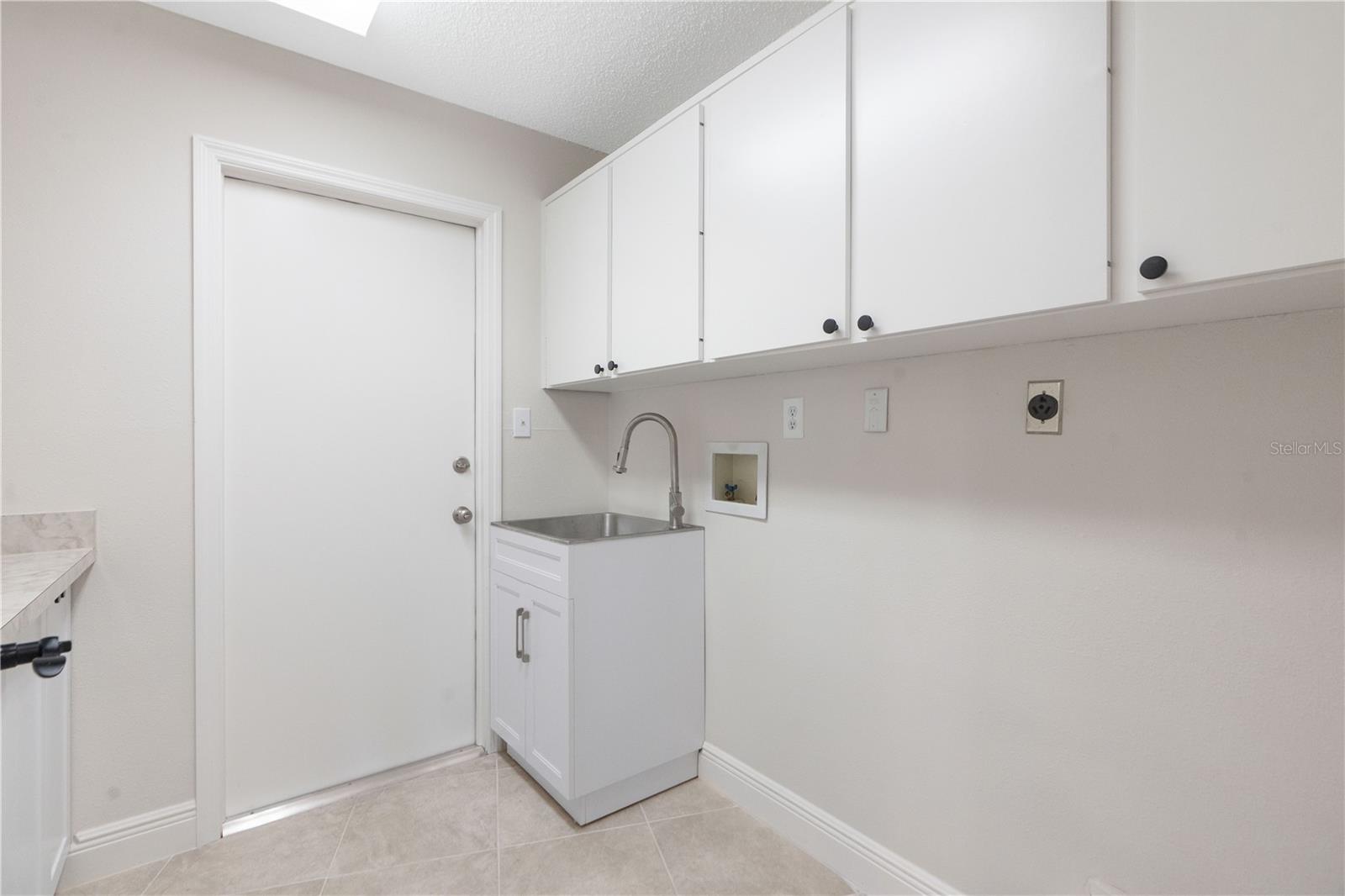 FLOR A MAR - Residential Lease