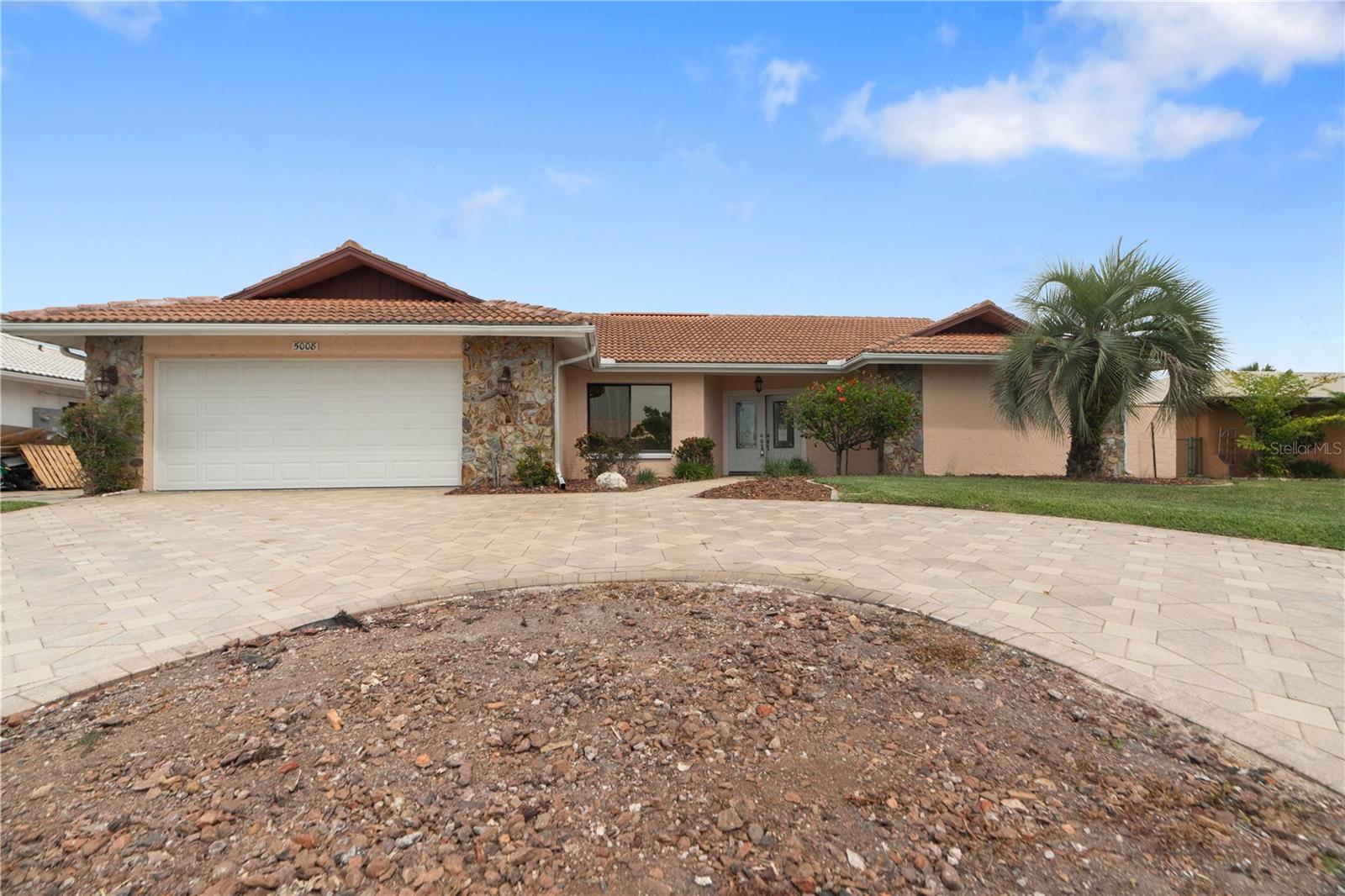 FLOR A MAR - Residential Lease