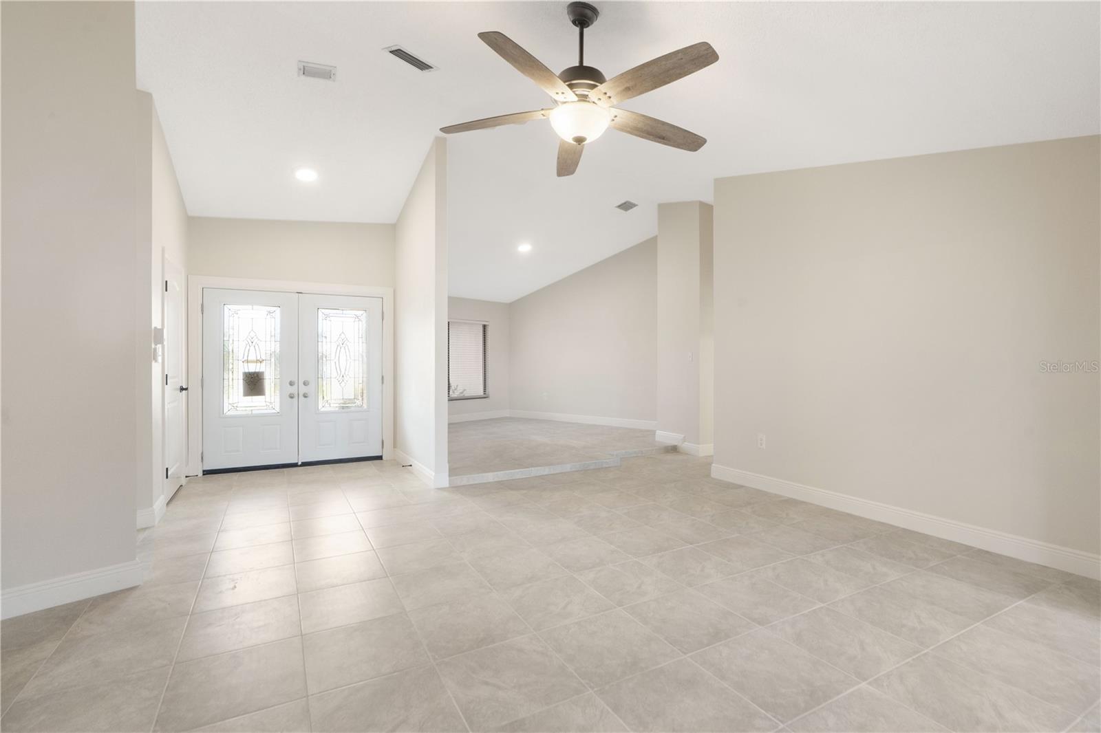 FLOR A MAR - Residential Lease