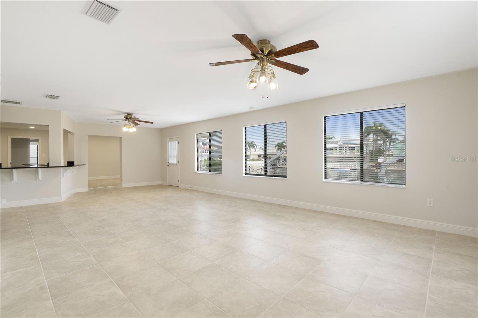 FLOR A MAR - Residential Lease