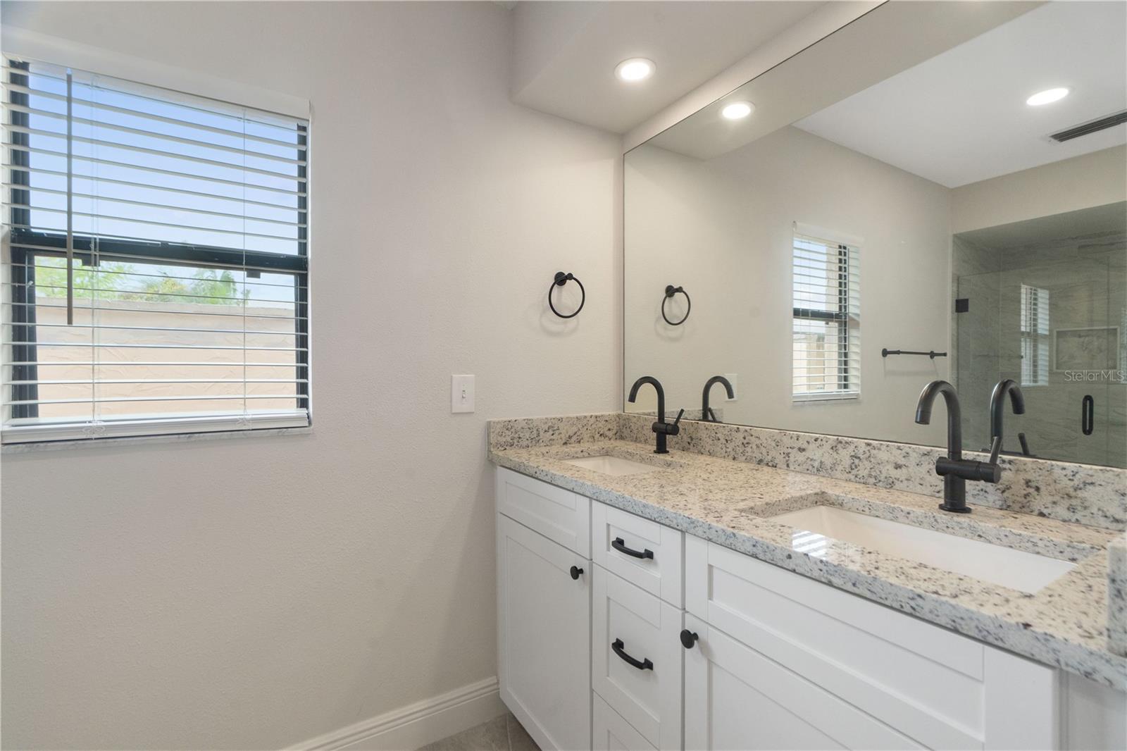 FLOR A MAR - Residential Lease
