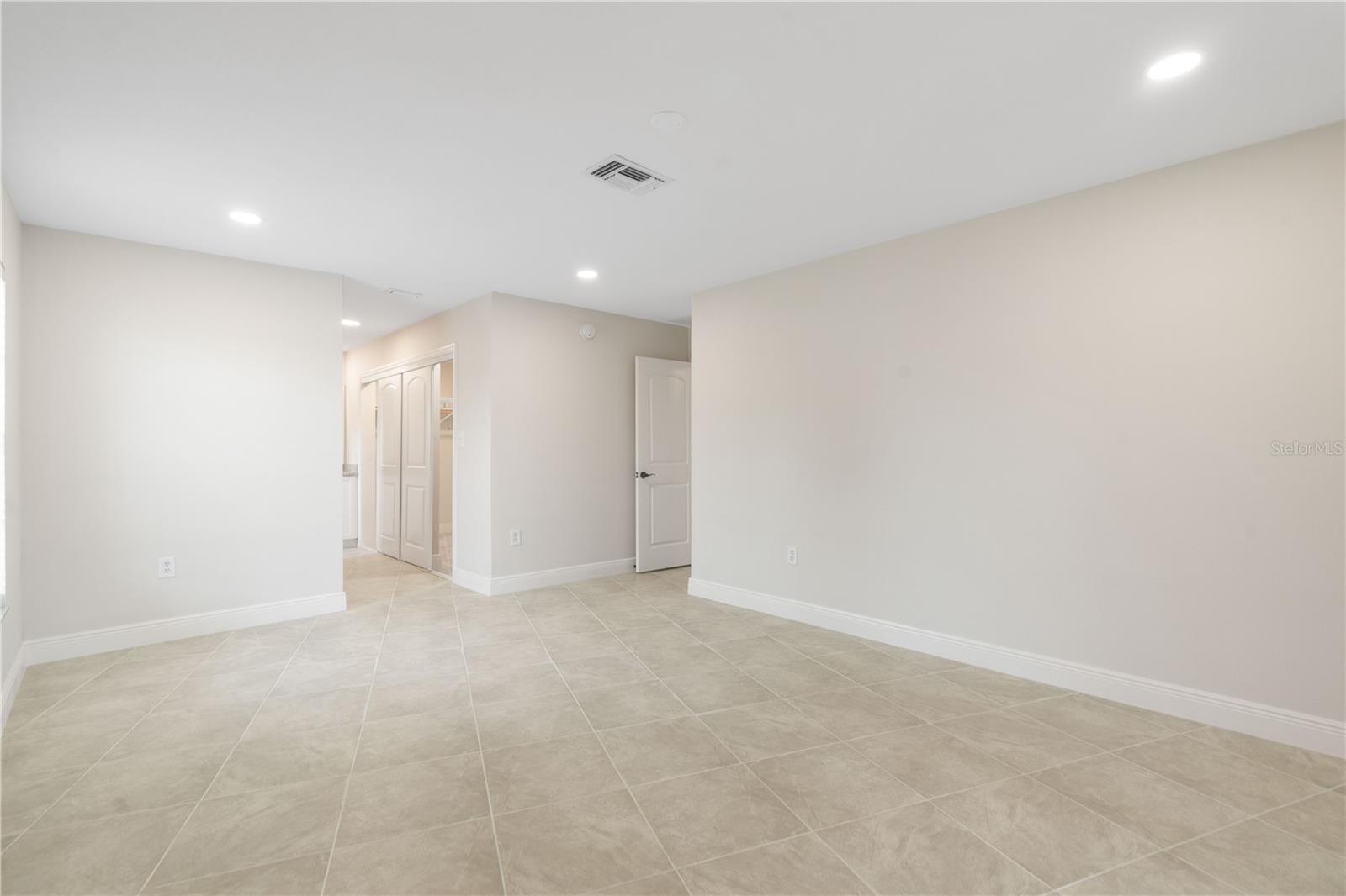 FLOR A MAR - Residential Lease