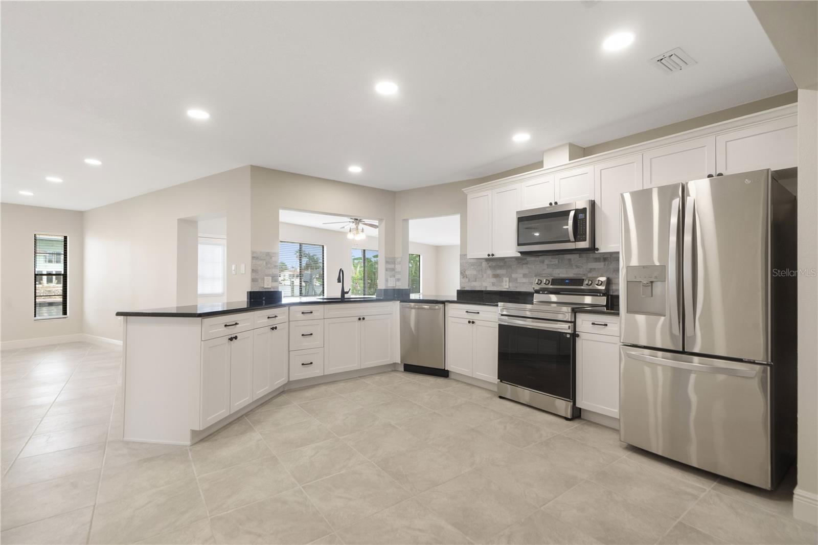 FLOR A MAR - Residential Lease