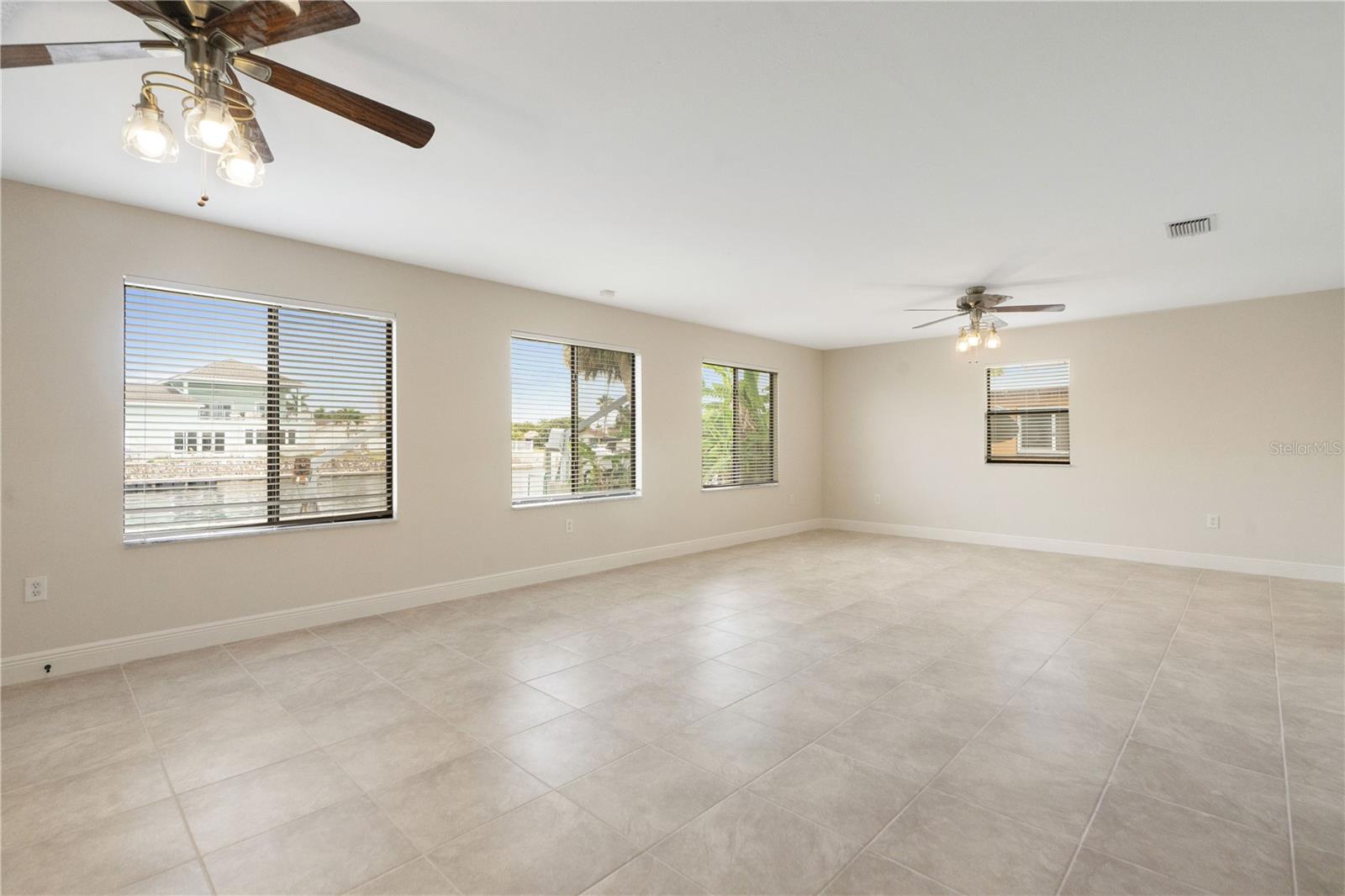 FLOR A MAR - Residential Lease