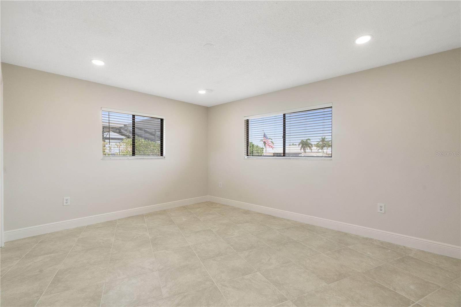 FLOR A MAR - Residential Lease