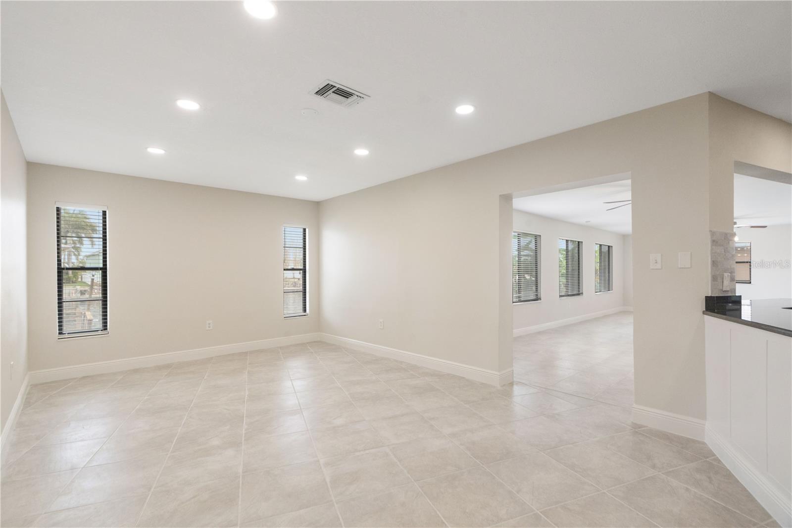 FLOR A MAR - Residential Lease
