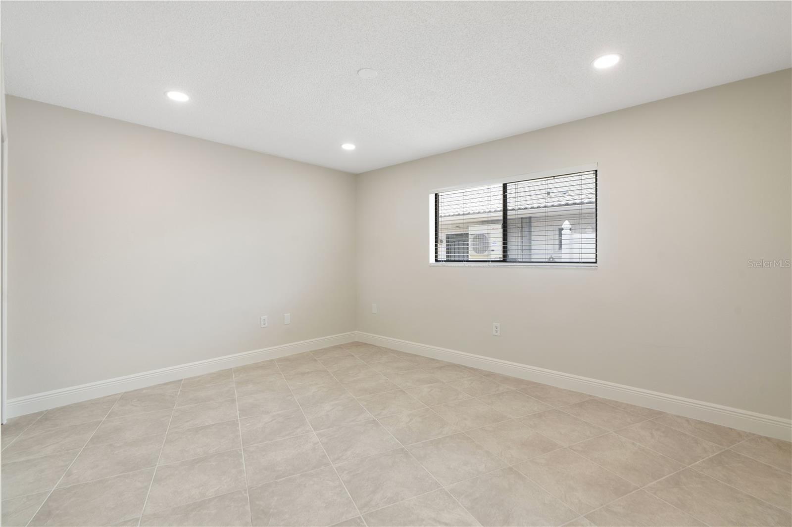 FLOR A MAR - Residential Lease