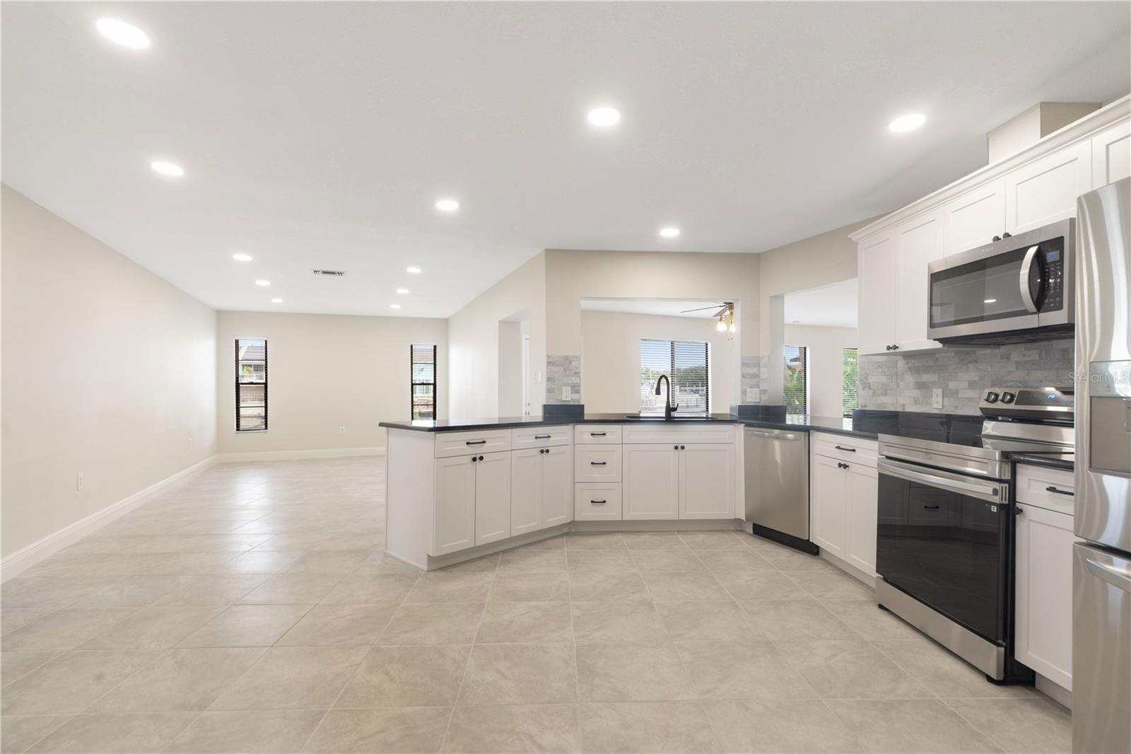 FLOR A MAR - Residential Lease