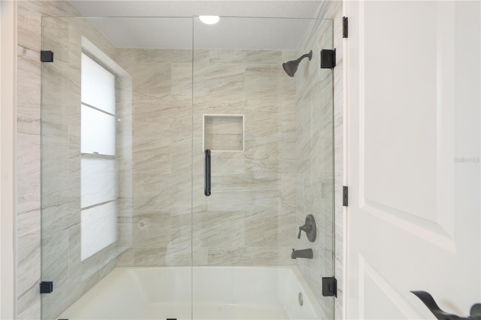 FLOR A MAR - Residential Lease