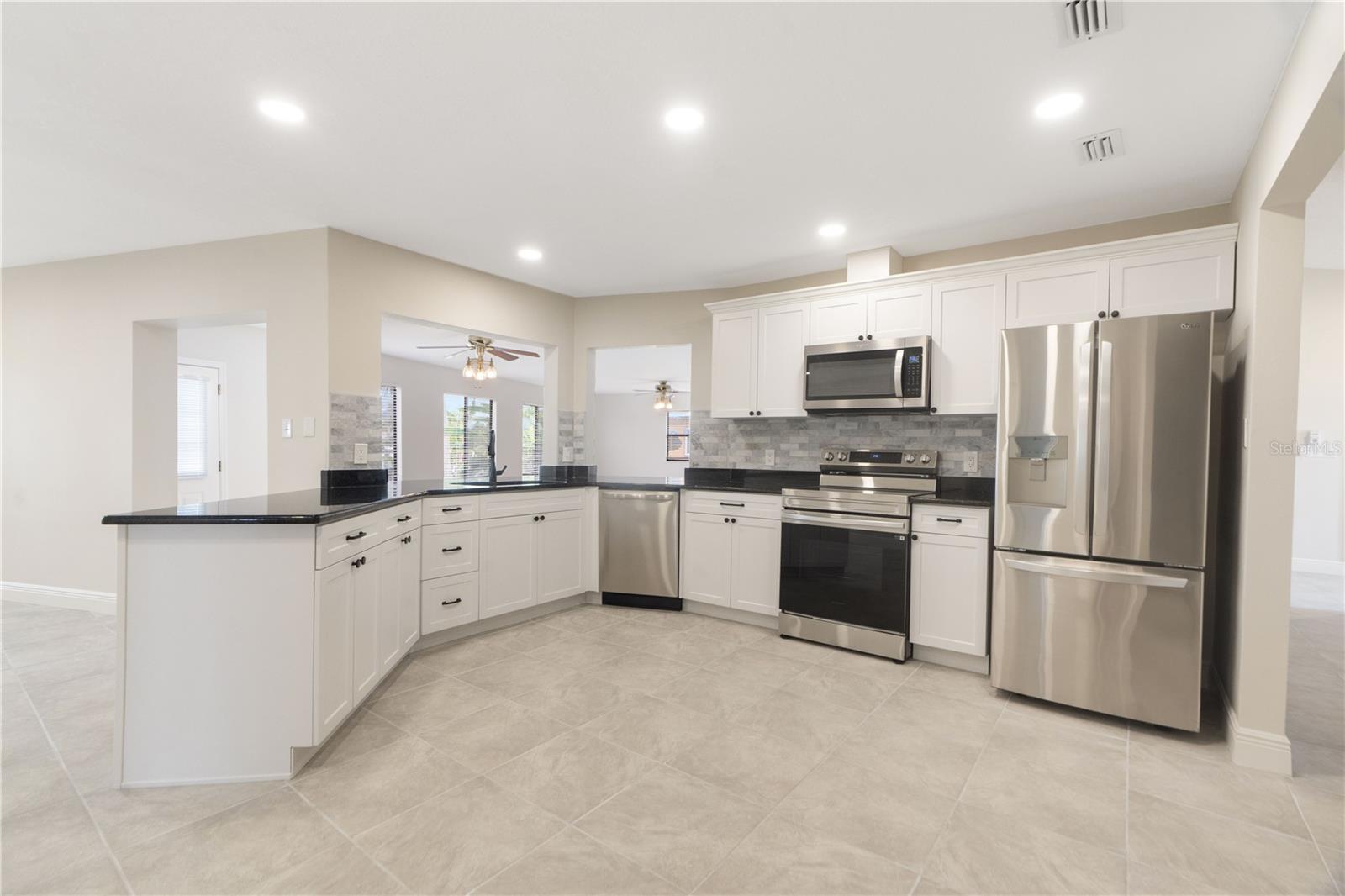 FLOR A MAR - Residential Lease