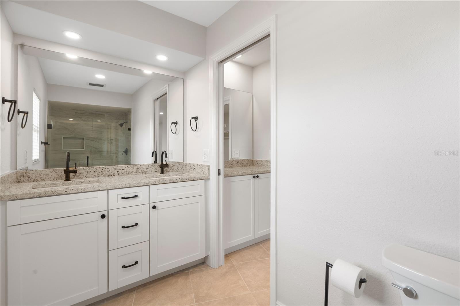 FLOR A MAR - Residential Lease