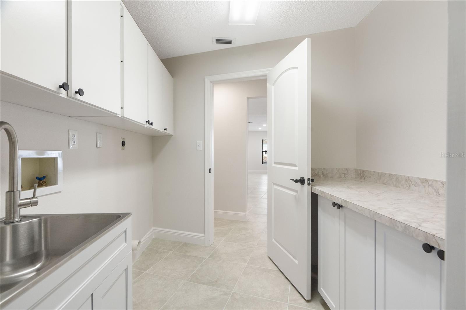 FLOR A MAR - Residential Lease