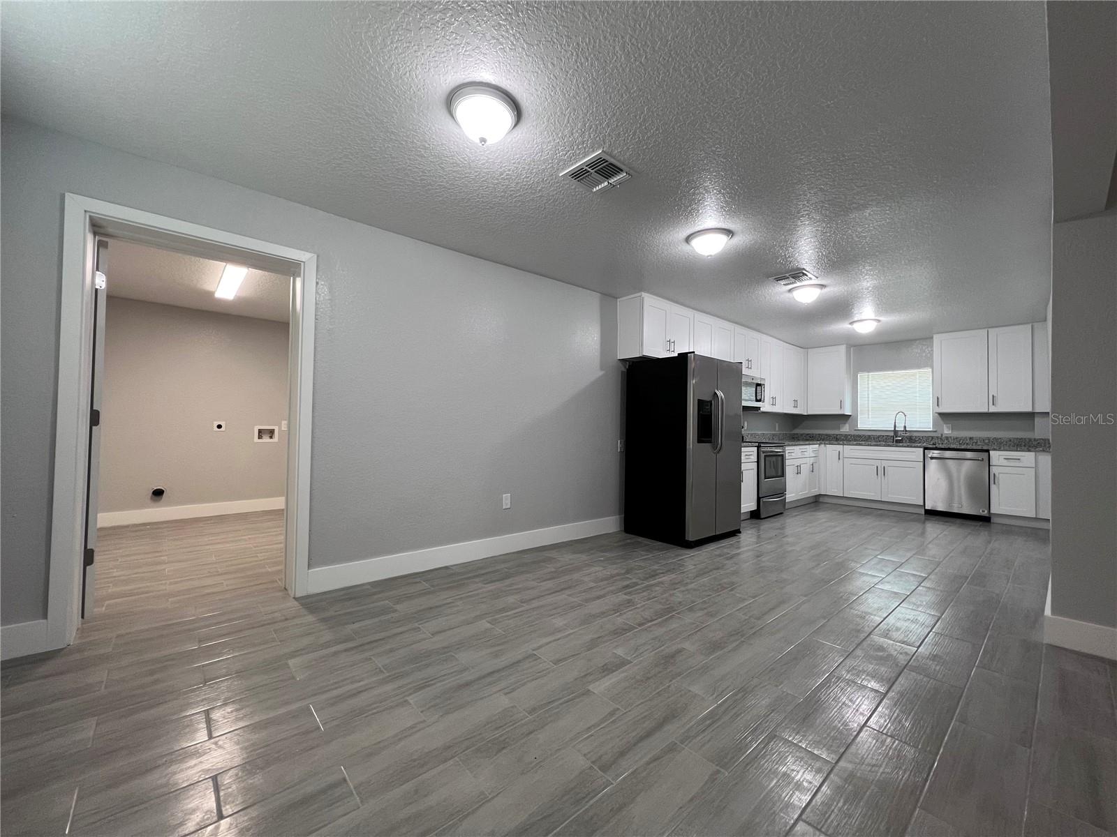 KINGSWOOD MANOR 1ST ADD - Residential Lease