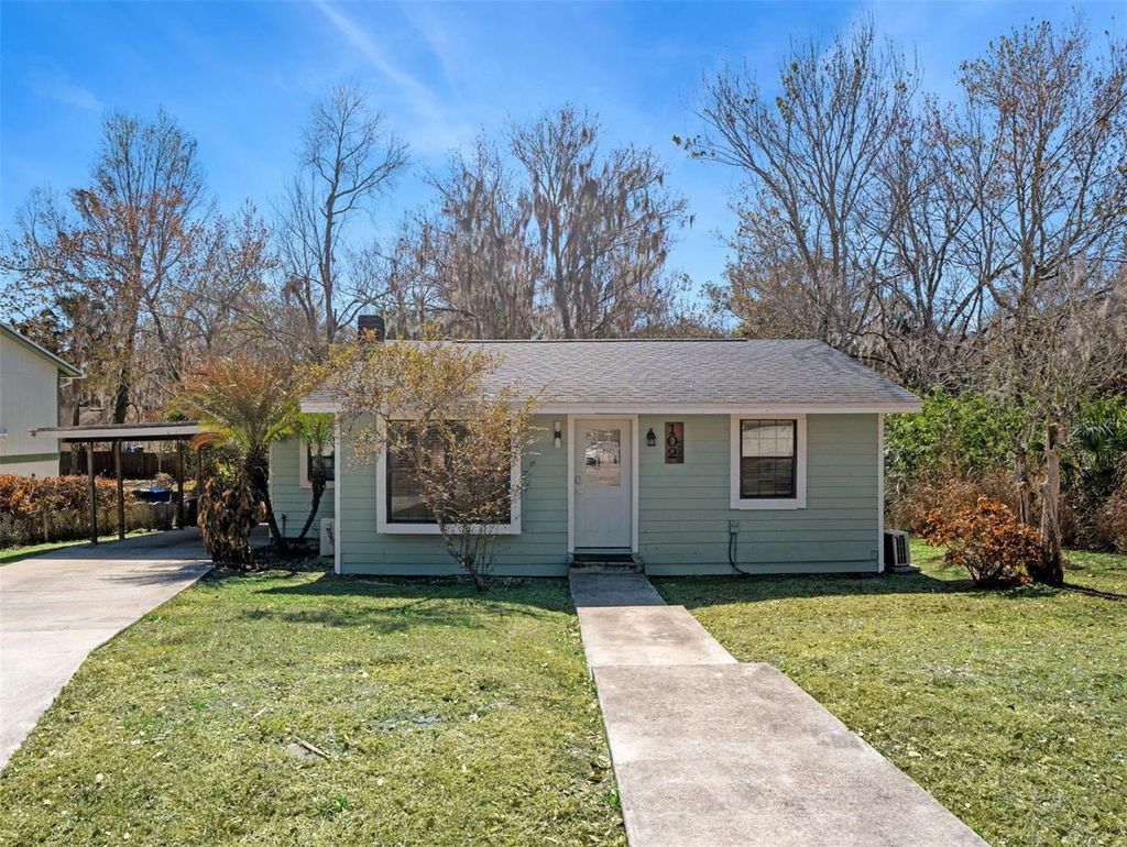 Photo of 102 Vine Street, Oviedo, FL 32765 (MLS # O6381094)