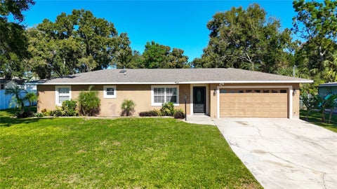 Photo of 3427 Lakeview Drive, Winter Haven, FL 33884 (MLS # O6452428)