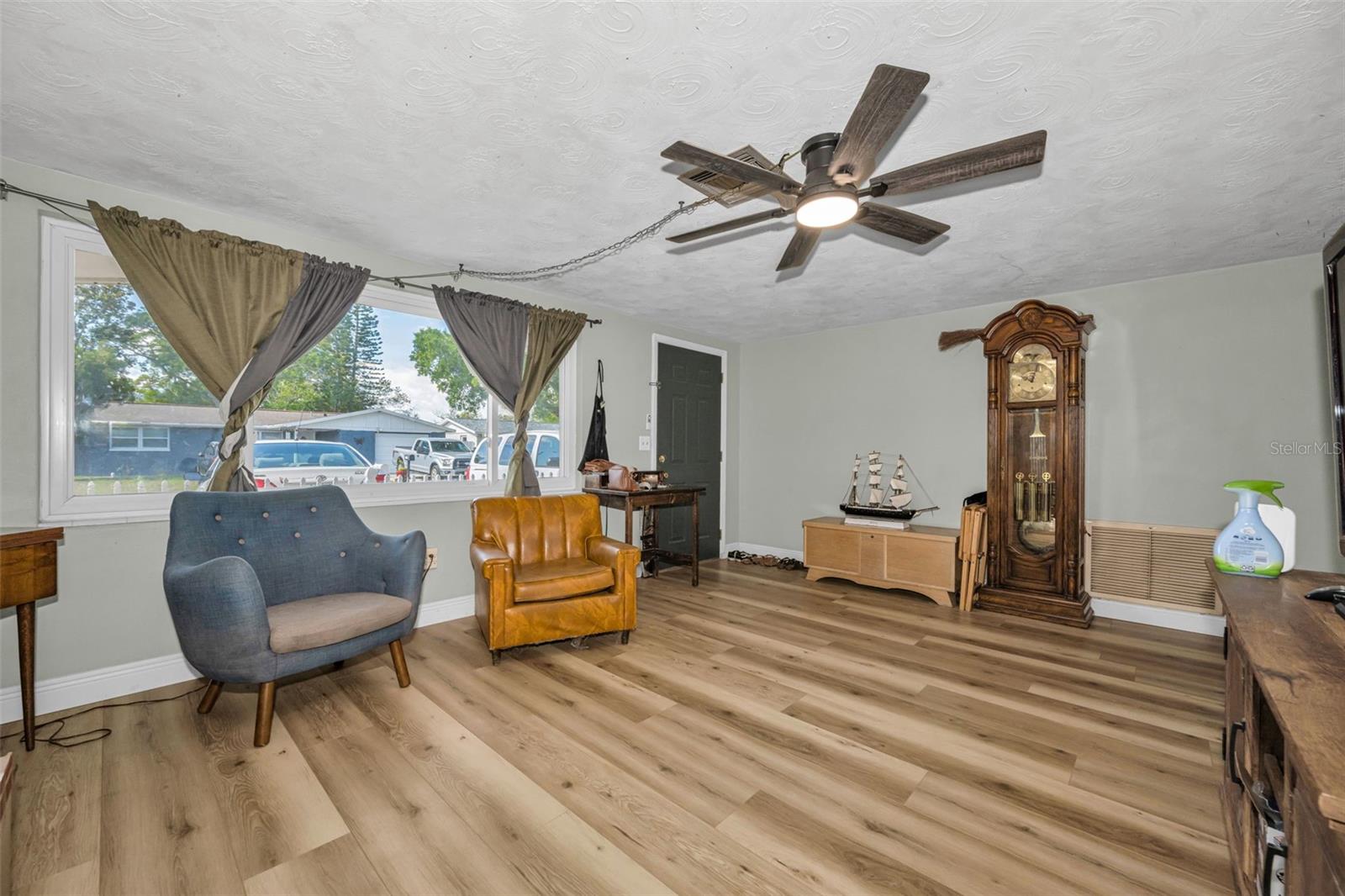 ALOHA GARDENS - Residential