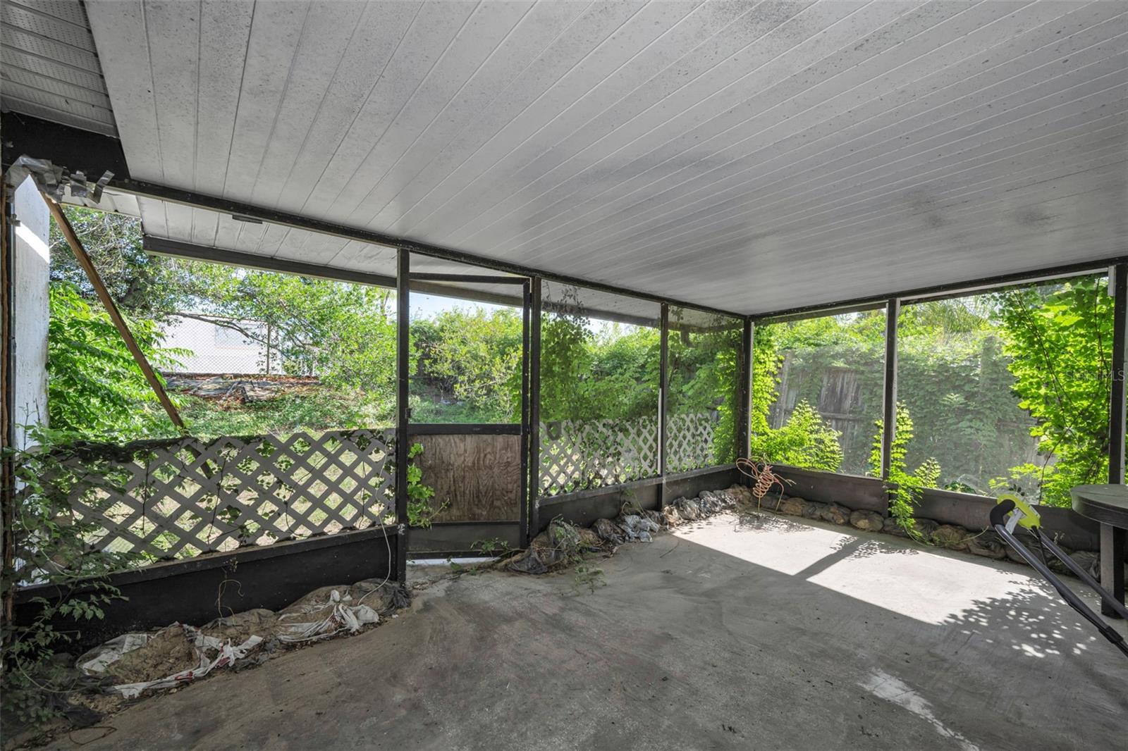 ALOHA GARDENS - Residential