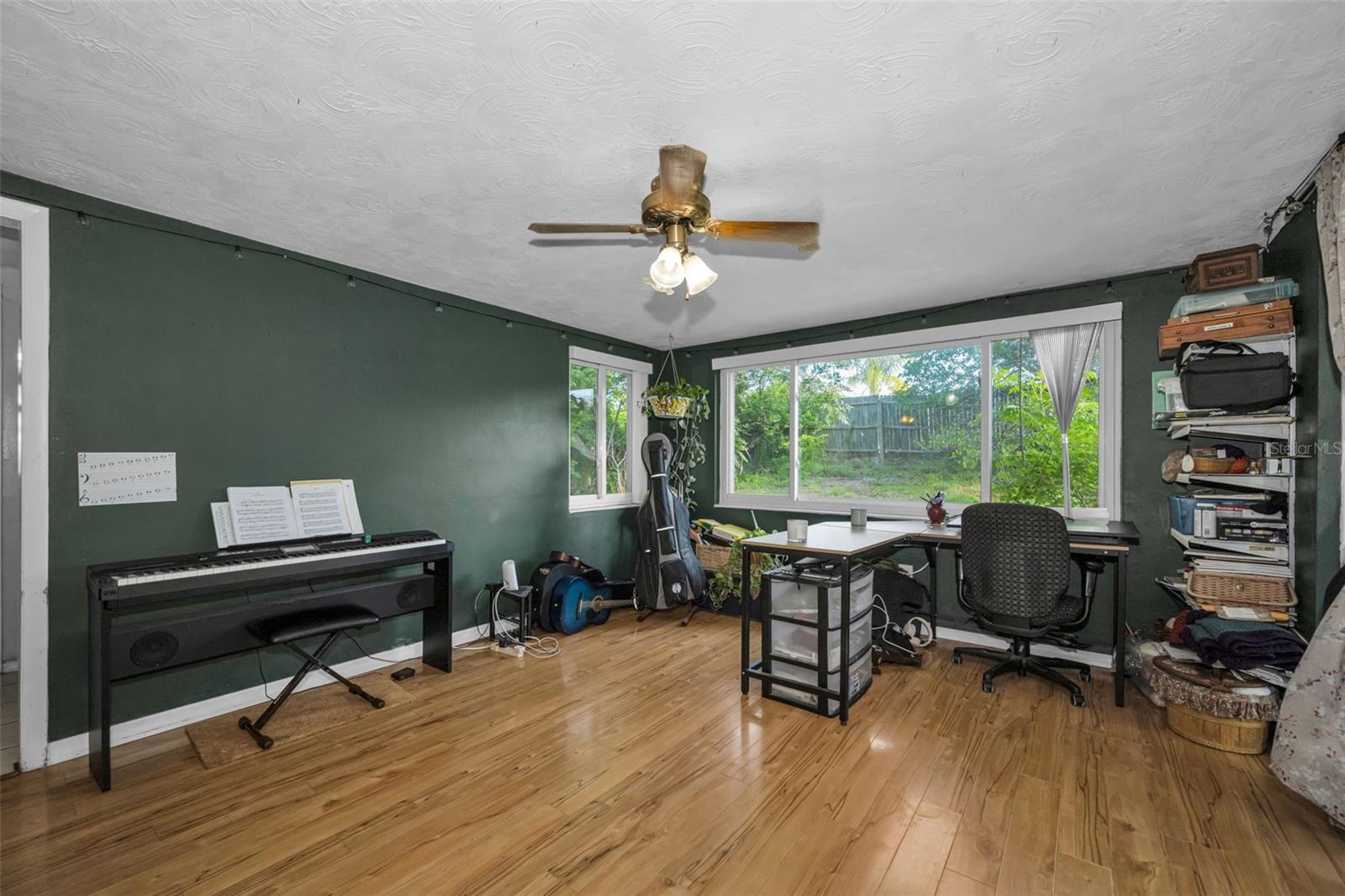 ALOHA GARDENS - Residential