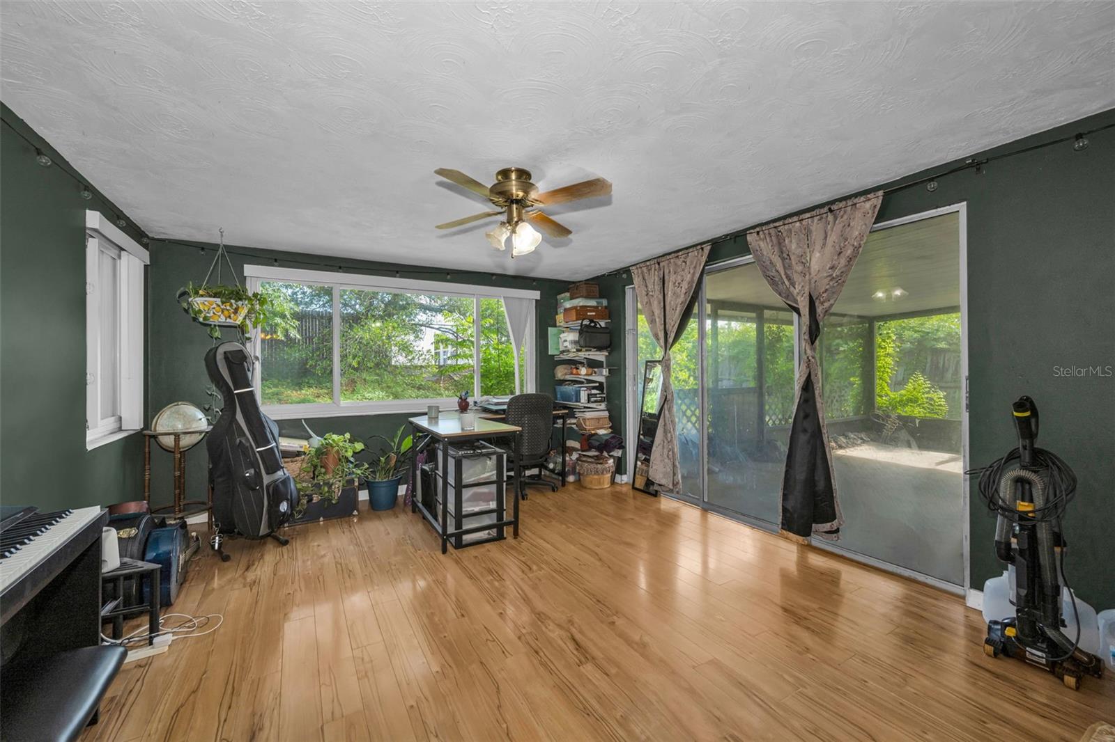 ALOHA GARDENS - Residential