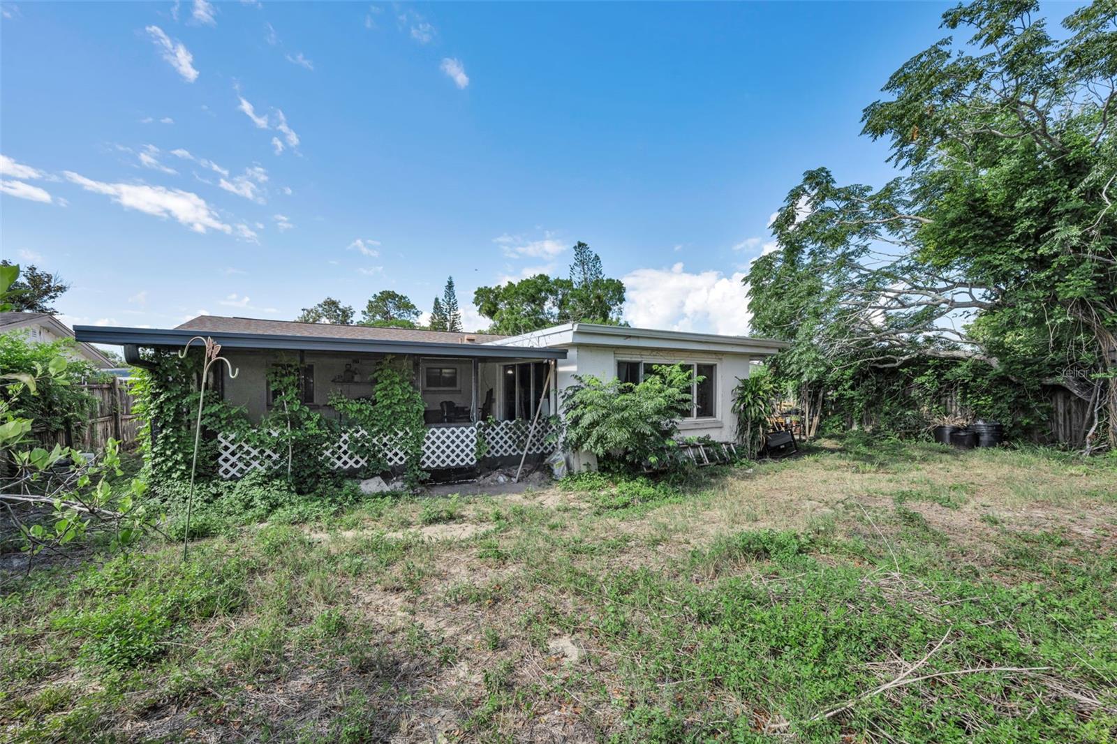 ALOHA GARDENS - Residential
