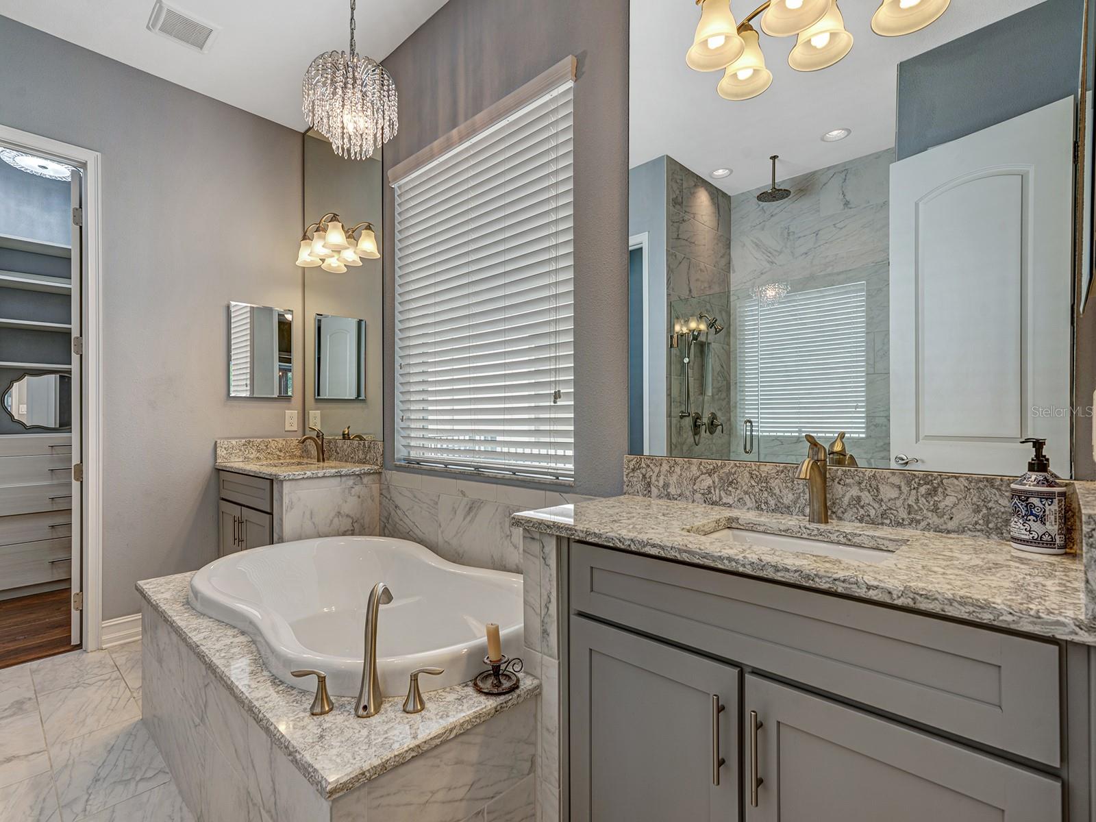 PROMENADE AT LAKE PARK PH - Residential