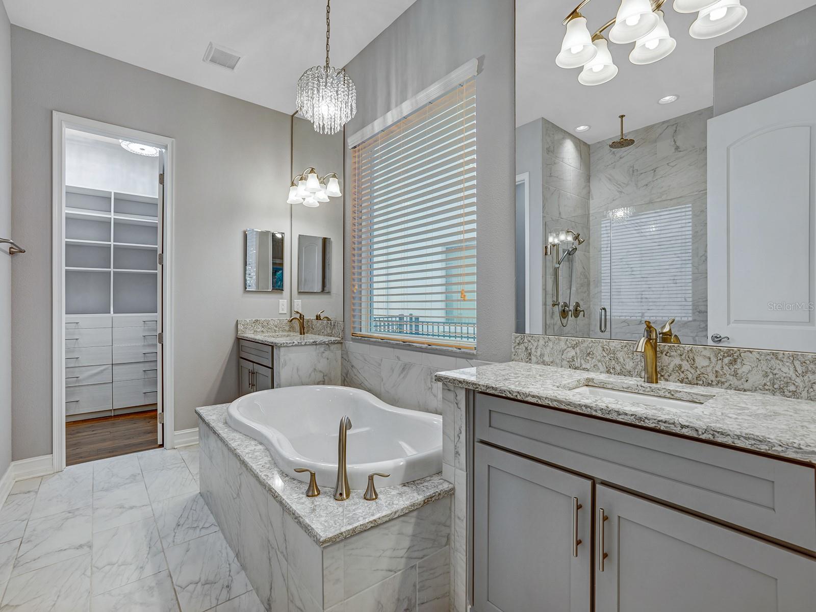 PROMENADE AT LAKE PARK PH - Residential