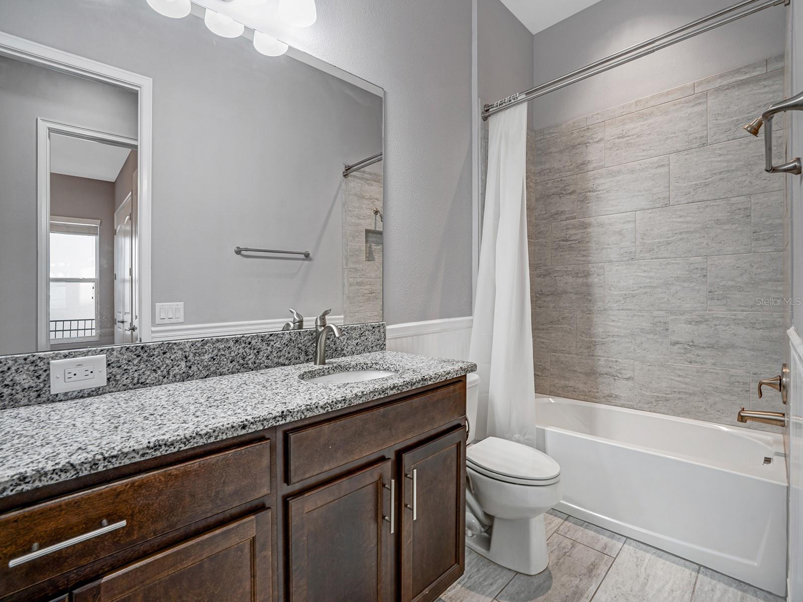 PROMENADE AT LAKE PARK PH - Residential