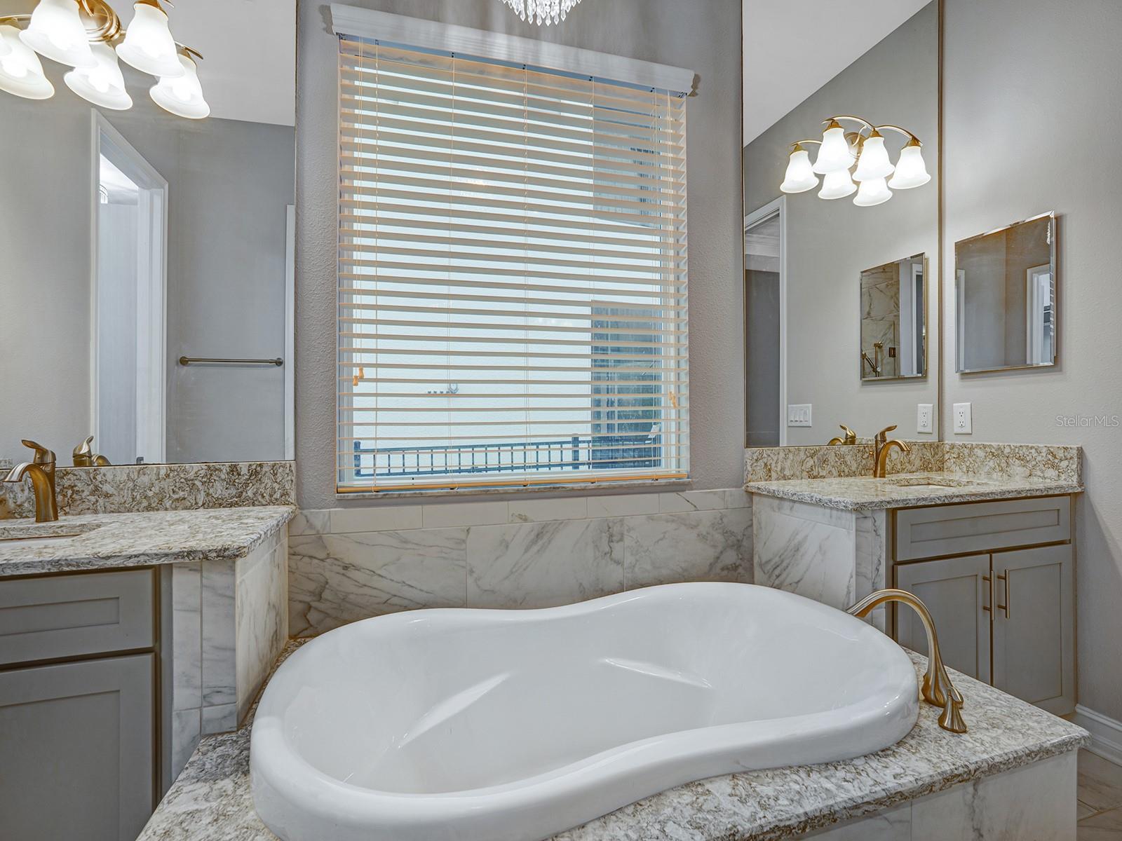 PROMENADE AT LAKE PARK PH - Residential