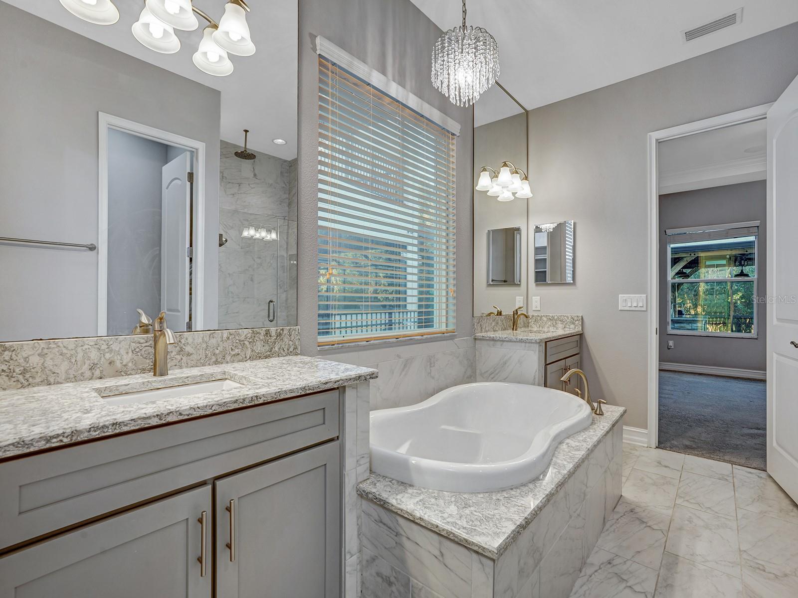 PROMENADE AT LAKE PARK PH - Residential