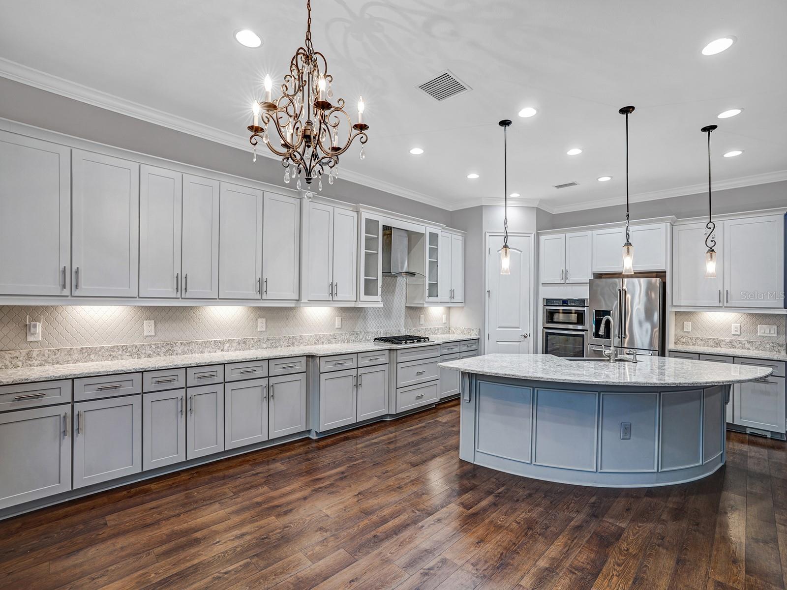 PROMENADE AT LAKE PARK PH - Residential