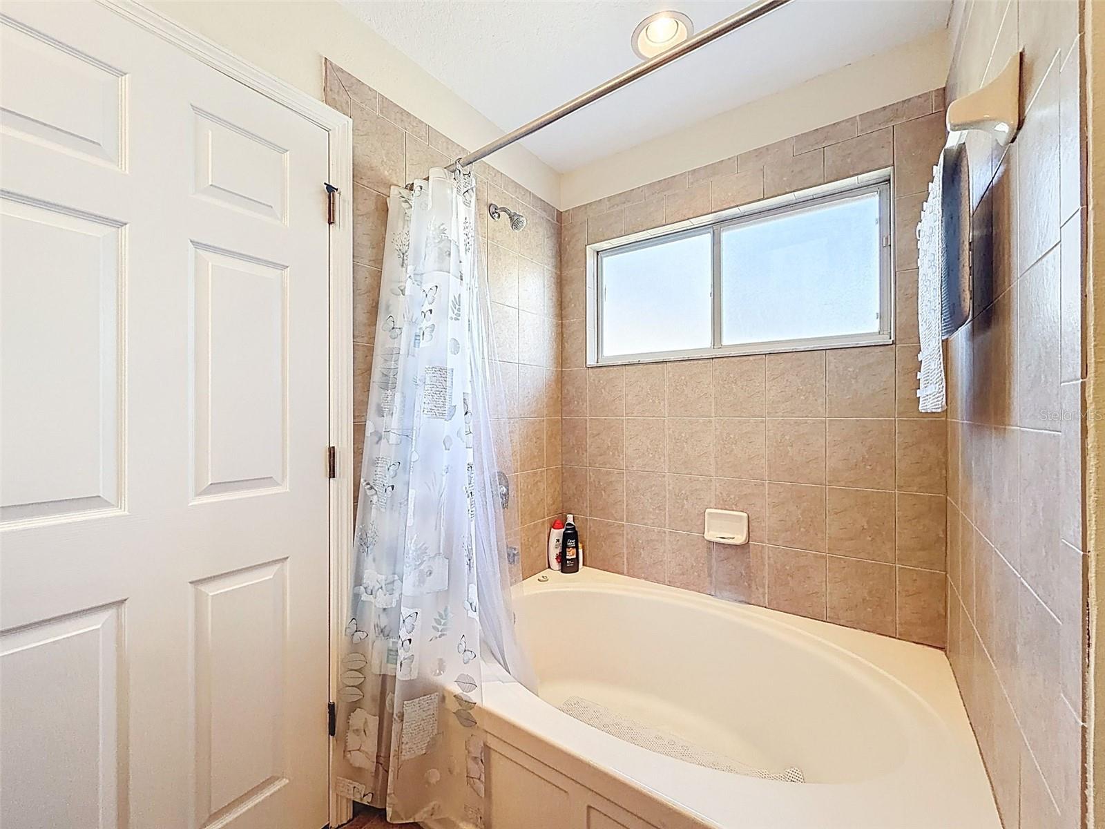 VENTANA TWNHMS AT WATERS EDGE - Residential