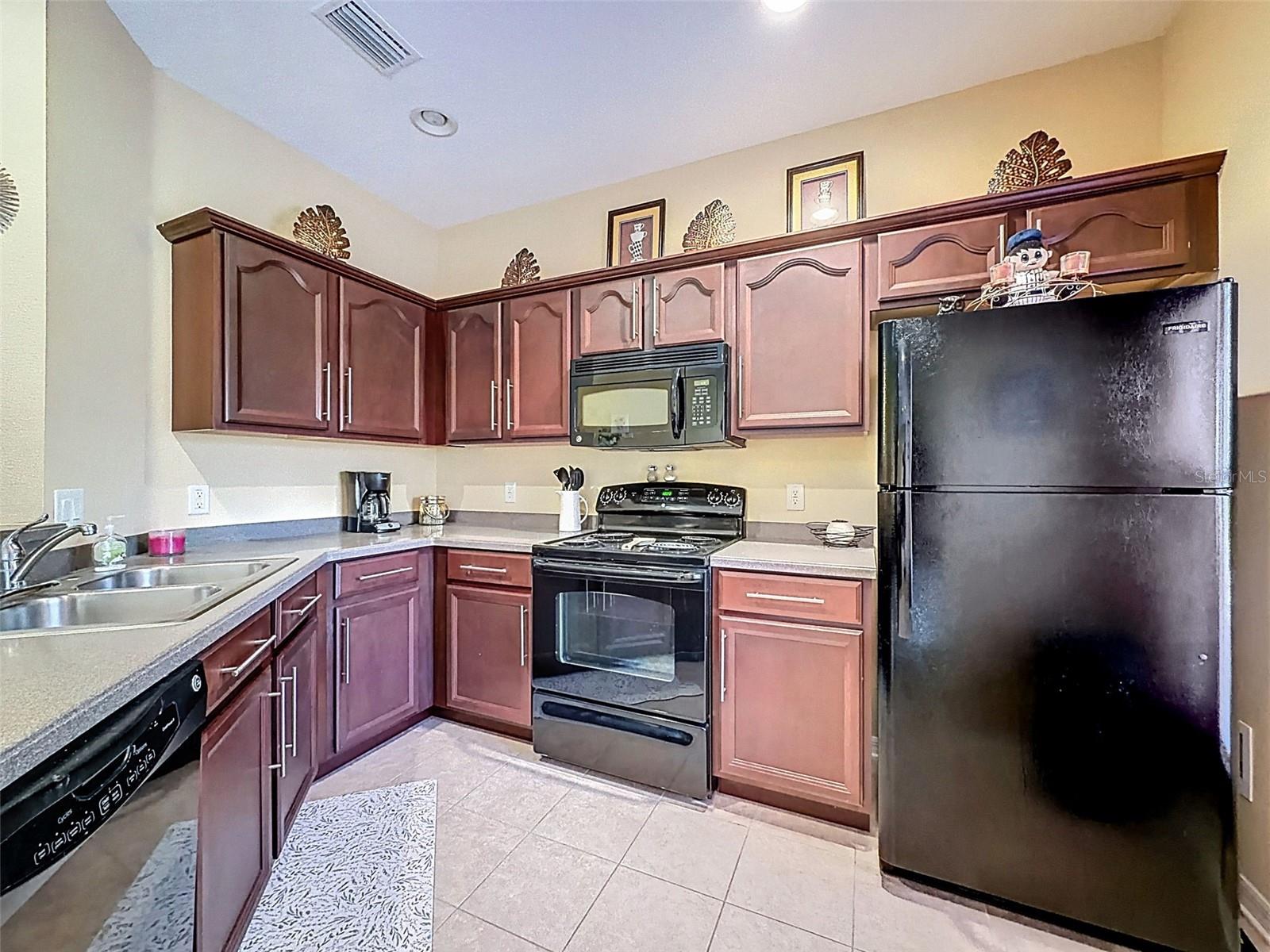 VENTANA TWNHMS AT WATERS EDGE - Residential