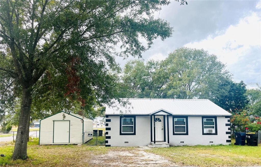 Photo of 532 W Bridgers Avenue, Auburndale, FL 33823 (MLS # P4937367)