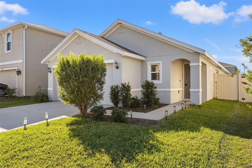 Photo of 12115 Lily Magnolia Lane, Riverview, FL 33569 (MLS # L4958253)