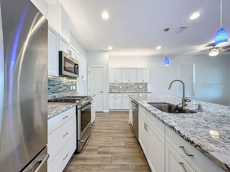 CASCADES/GROVELAND-PH 6 - Residential