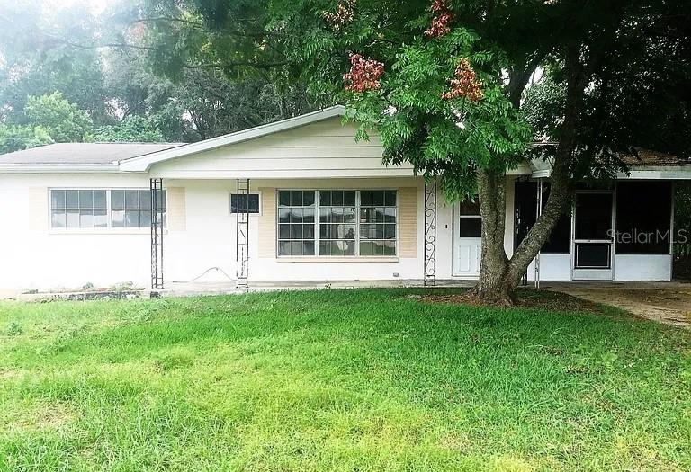 This ideally situated 2-bedroom, 1-bathroom home in Beverly Hills offers convenient access to shopping, dining, schools, churches, and medical facilities. Additionally, it is near the stunning Withlacoochee River, renowned for some of the finest bass fishing in the world. The property is also close to the Rainbow River, where you can enjoy crystal-clear waters while paddleboarding, kayaking, or taking a refreshing swim in the consistently cool 72-degree water. With ample potential, this residence can serve as a starter home, an income-generating investment, or a vacation getaway. Arrange your viewing today!
Home is tenant occupied and requires at least 24 hour notice for all showings.