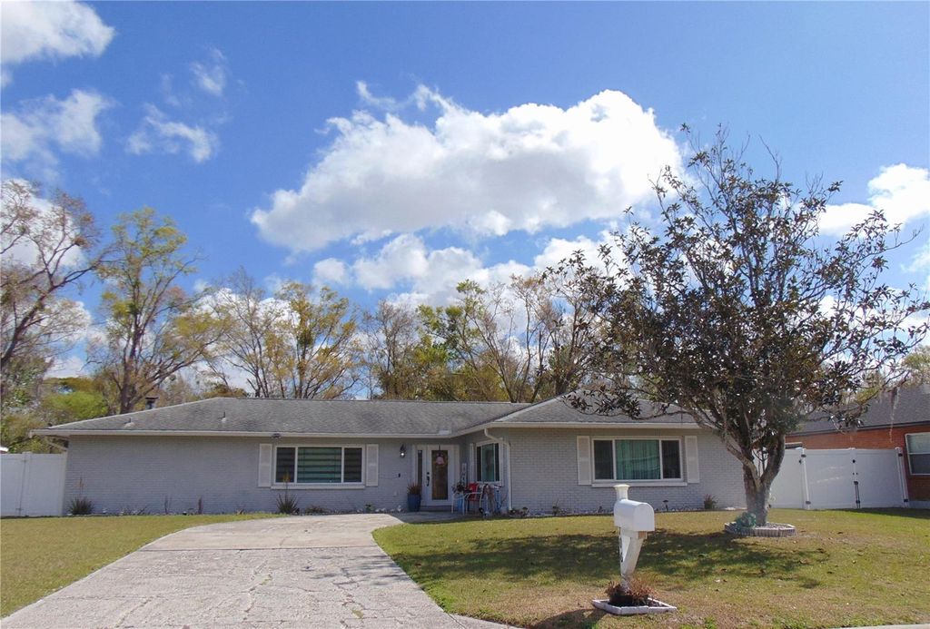 Photo of 4706 Tampa Downs Boulevard, Lutz, FL 33559 (MLS # TB8493183)