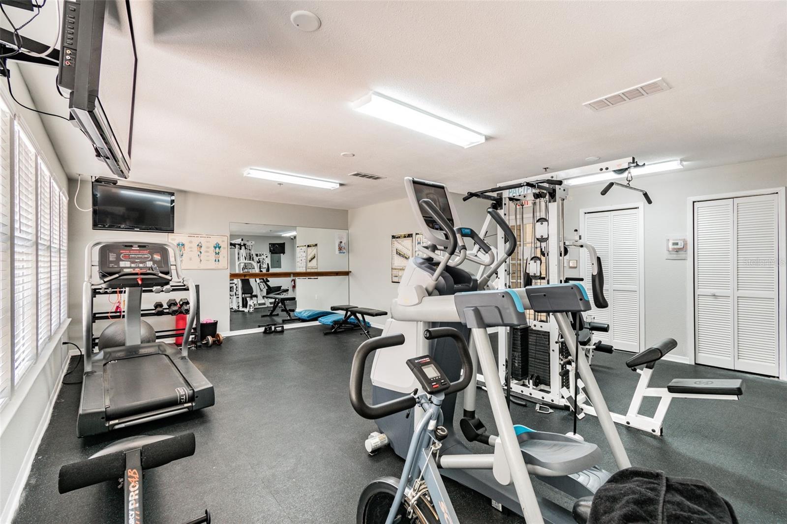 HYDE PARK PLACE II A CONDOMINI - Residential