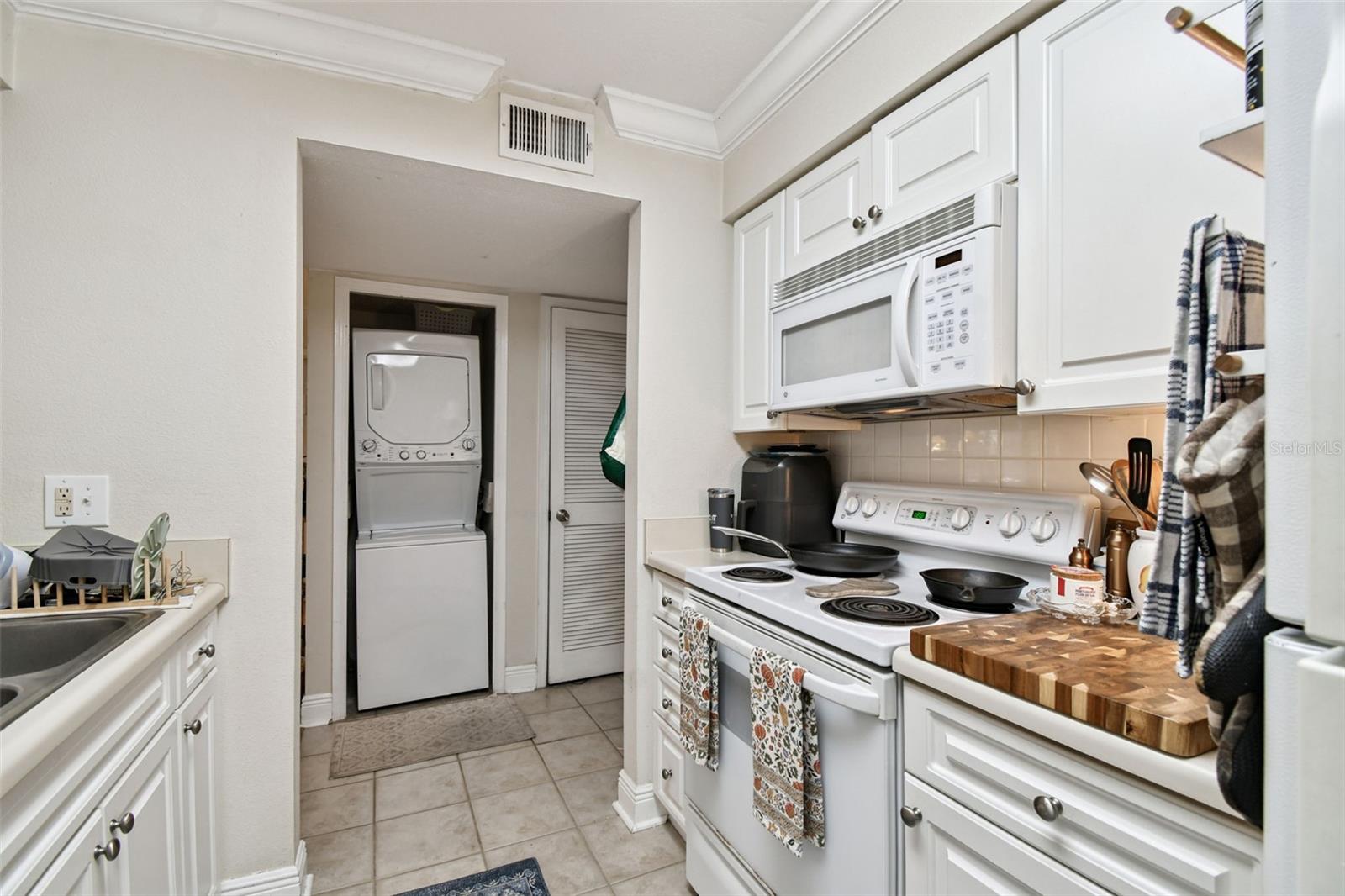 HYDE PARK PLACE II A CONDOMINI - Residential